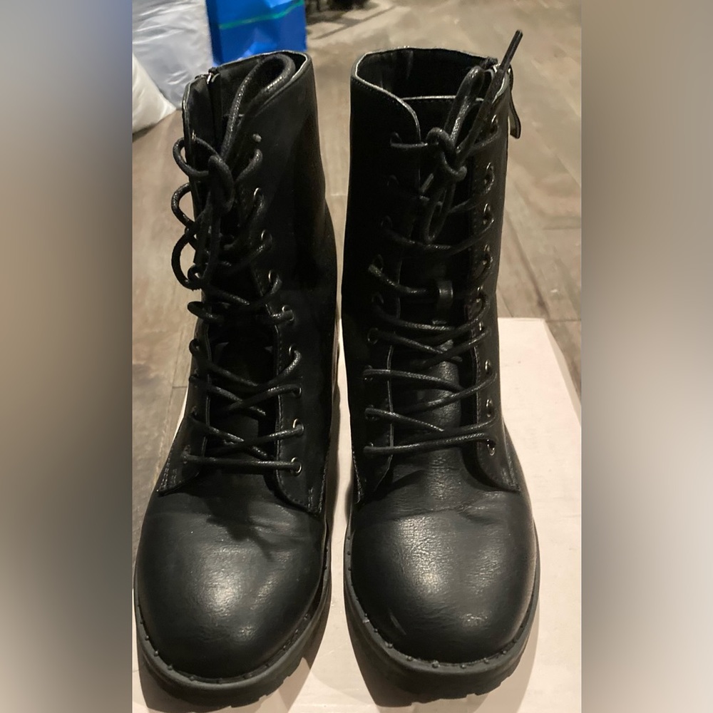EUC JustFab Corrie black boots size 8.5